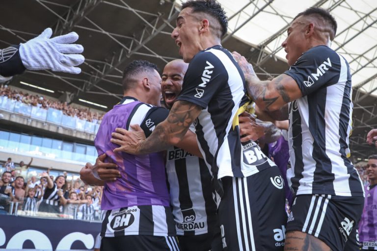 galo-se-aproxima-de-receber-fortuna-milionaria