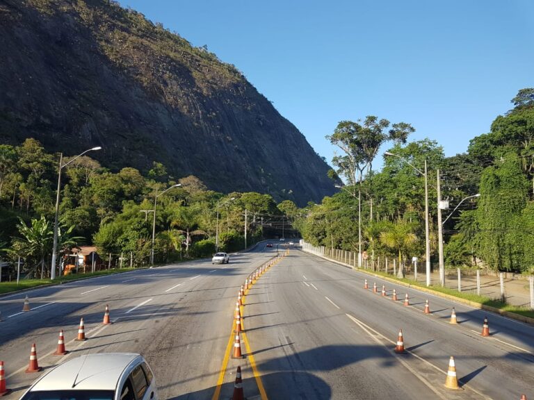 queda-de-barreira-na-rj-116-em-nova-friburgo