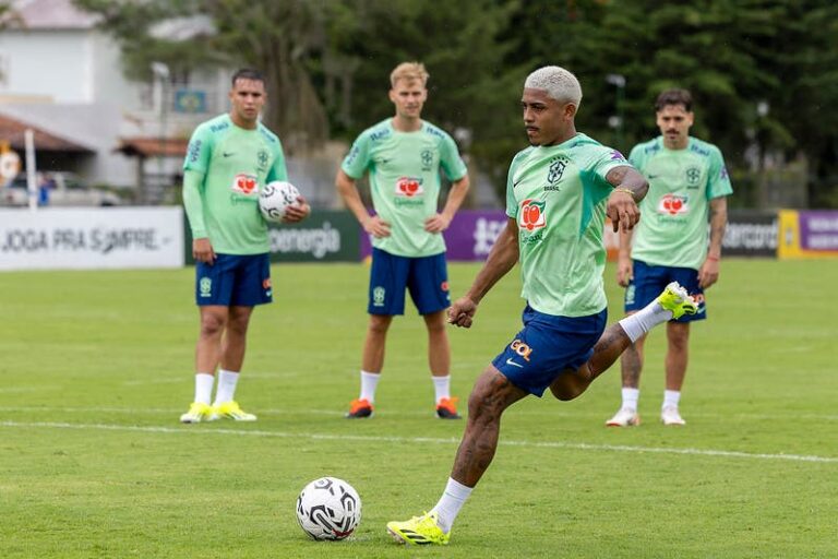 voce-sabia?-moleque-de-xerem-vestira-a-camisa-da-selecao-pela-1a-vez