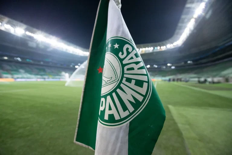 atacante-assina-com-o-palmeiras-e-ja-comemora