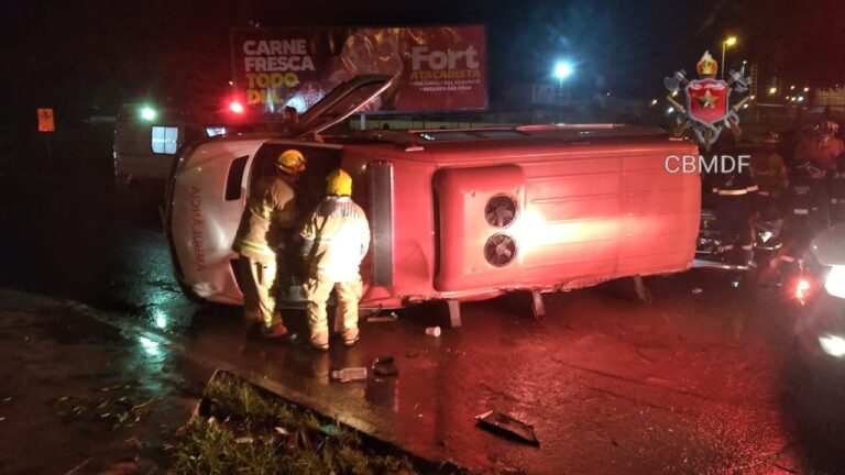 video:-ambulancia-com-paciente-tomba-apos-colisao-em-ceilandia