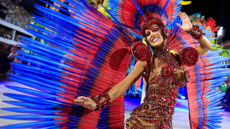 sambodromo-se-ilumina-na-primeira-noite-de-desfiles-do-grupo-especial