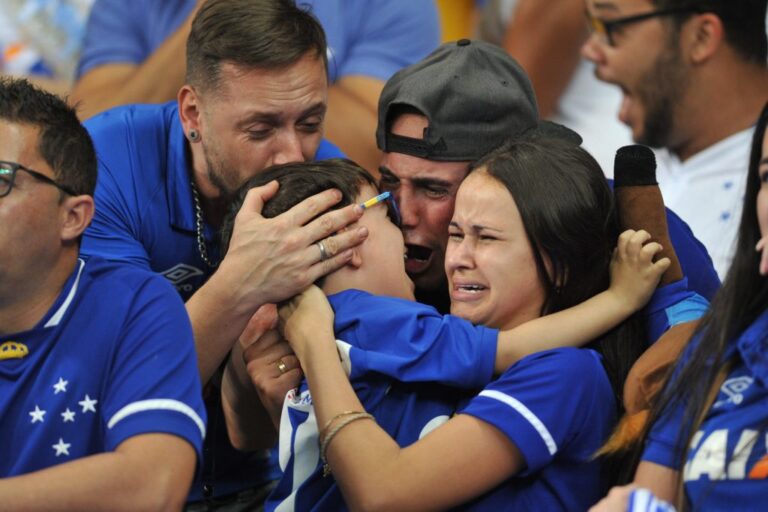 loja-do-galo-esculacha-o-cruzeiro-e-torcida-chora-de-rir