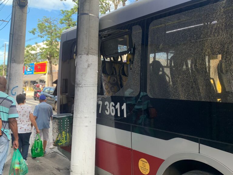 onibus-colide-com-poste-na-avenida-comendador-sant’anna