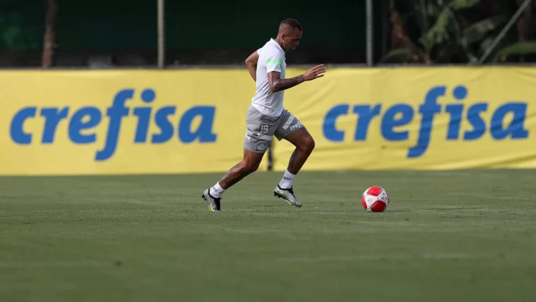 breno-lopes-marca-golaco-em-treino-do-palmeiras-e-arranca-elogios-do-elenco