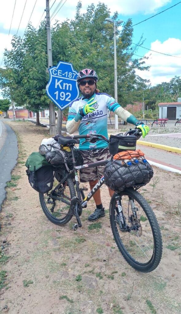 flavio-pedalando:-ciclista-une-aventura-e-solidariedade-em-suas-viagens