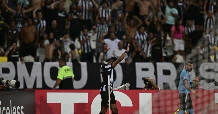 botafogo-bate-red-bull-bragantino-e-fica-a-um-empate-da-fase-de-grupos-da-copa-libertadores