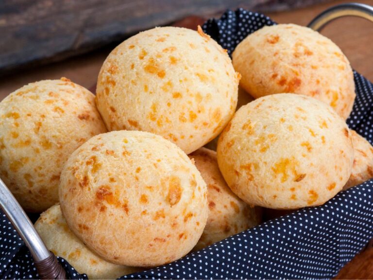 receita-para-fazer-um-delicioso-pao-de-queijo-com-tapioca-em-15-minutos