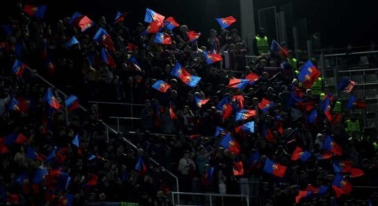 torcida-derruba-portao-e-policial-e-ferido-em-barcelona-x-napoli