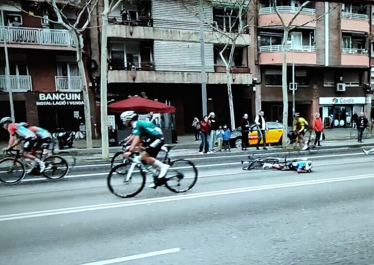 nairo-quintana-tranquiliza-fas-apos-sofrer-nova-queda-e-abandonar-a-vuelta-a-catalunya