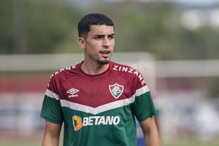 fluminense-encaminha-emprestimo-de-mais-um-moleque-de-xerem