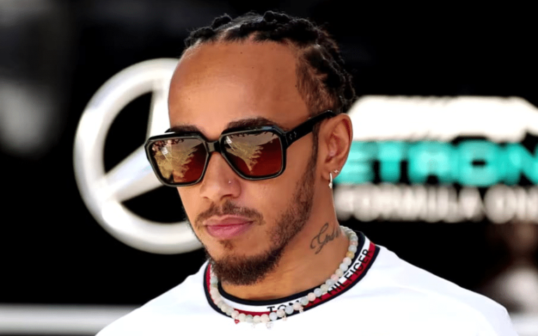 lewis-hamilton-tenta-a-sorte-em-outro-esporte-e-desempenho-deixa-todo-mundo-chocado