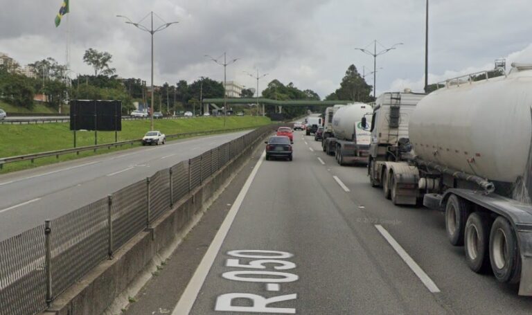 colisao-entre-dois-automoveis-na-rodovia-anchieta-em-sp