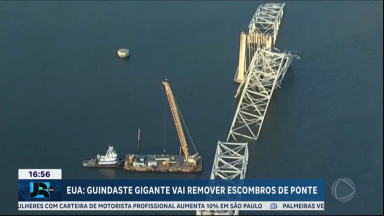 guindaste-ajuda-na-remocao-dos-escombros-da-ponte-que-desabou-nos-eua