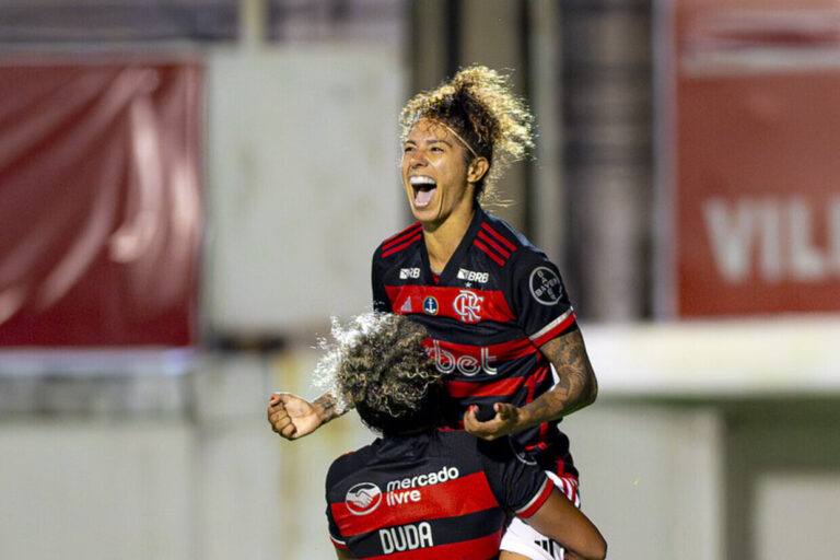 cristiane-faz-tres-gols,-comanda-a-primeira-vitoria-do-fla-e-mantem-atletico-na-lanterna