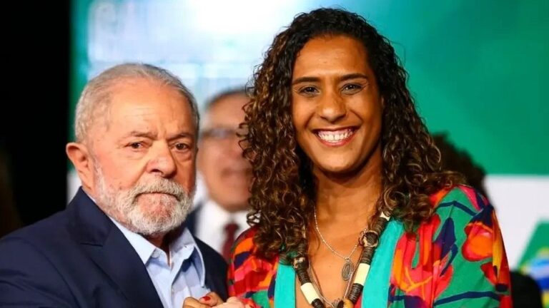 anielle-franco-se-filia-ao-pt-na-presenca-de-lula,-acirrando-disputa-por-vice-de-paes-no-rio