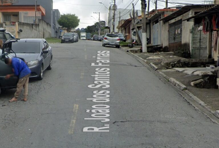 colisao-entre-automovel-e-moto-deixa-homem-ferido-na-rua-joao-dos-santos-farias-em-cotia