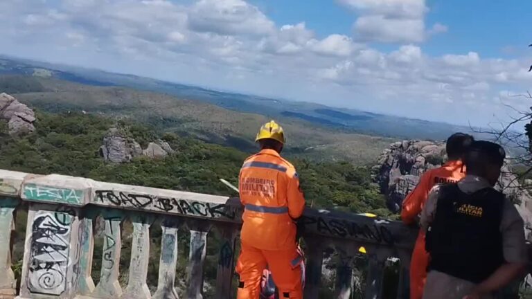 bombeiros-procuram-desaparecido,-na-serra-do-cipo-(mg)