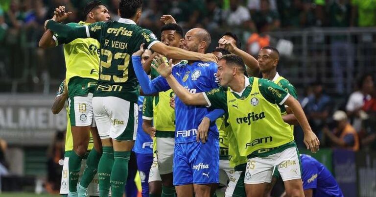 palmeiras-reage-no-allianz-de-novo,-supera-santos-e-conquista-o-tri-do-paulistao